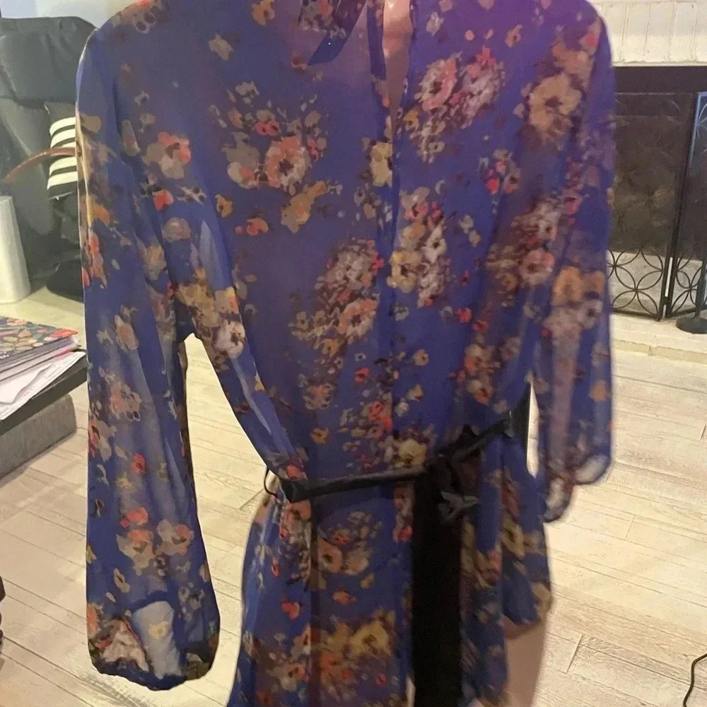 Boutique Belted top- small - Picture 2 of 4